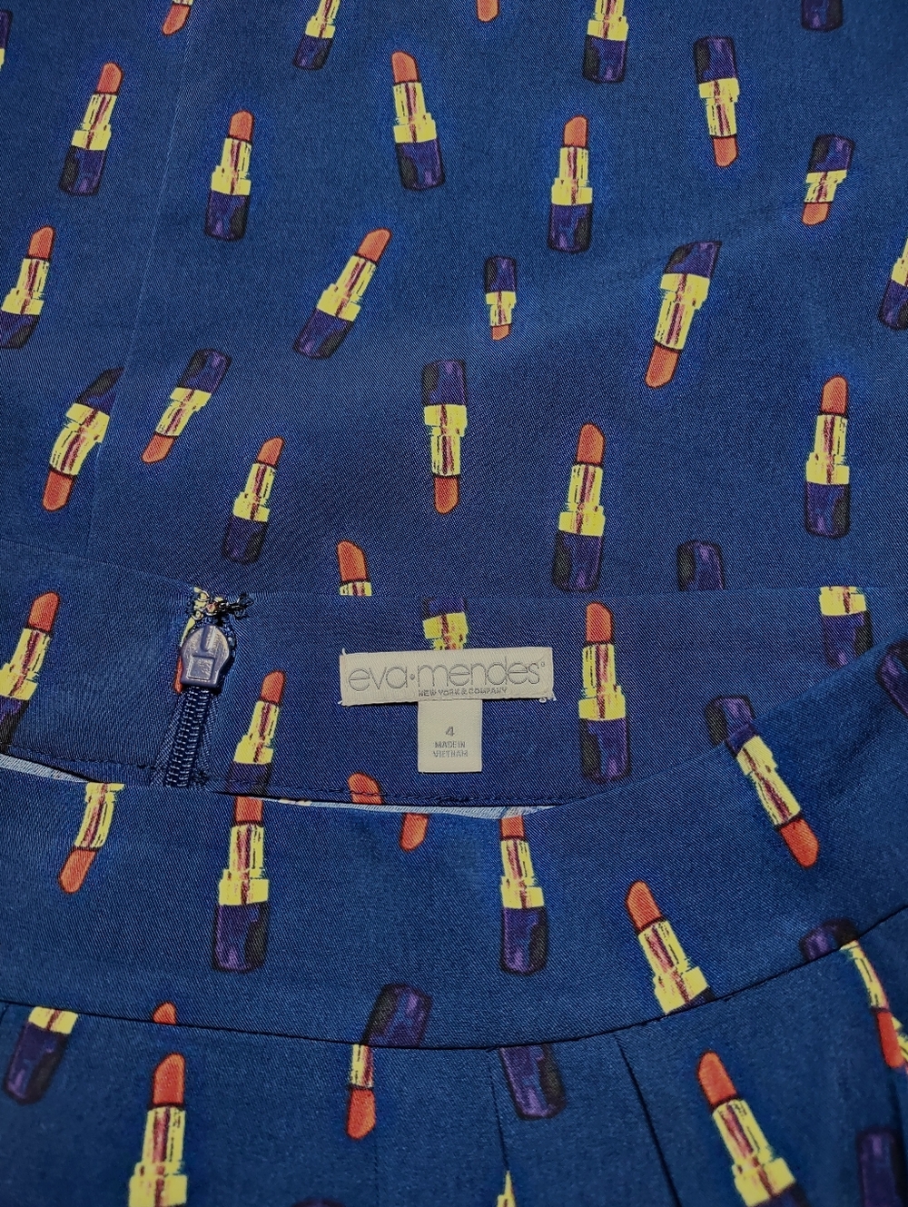 Eva Mendes Lipstick Motif Print Pleated Skirt (Size 4)